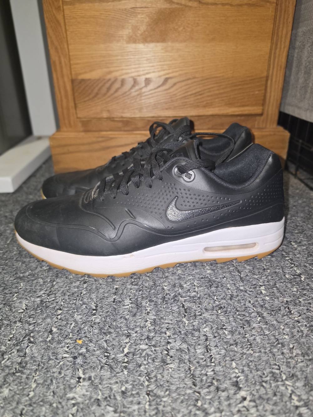 Nike Men’s Black Sneakers with White Midsole and Gum Outsole